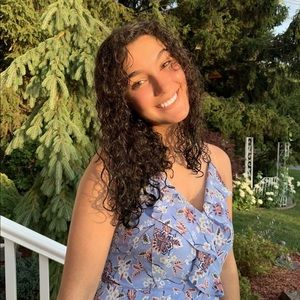 Meet your Posher, Adelina